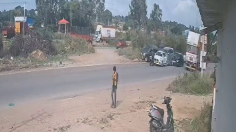 Serial Accident Between 5 car and one bike on bengaluru tumakuru National Highway Nelamangala