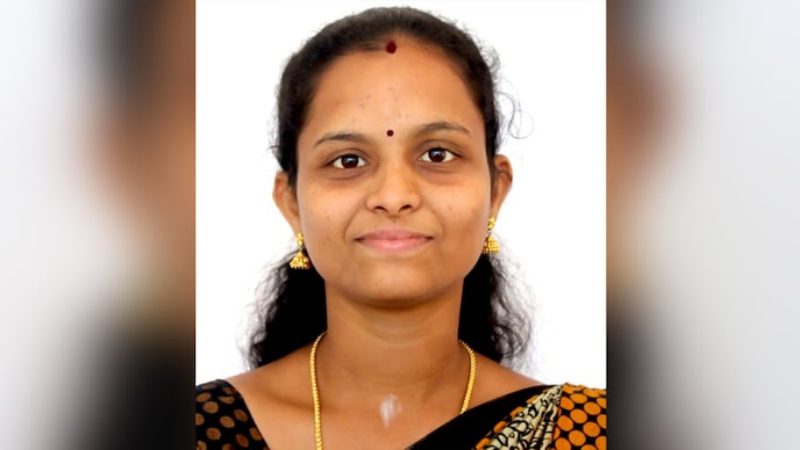 Tamil Nadu Wife Stabbed By Husband In Hospital