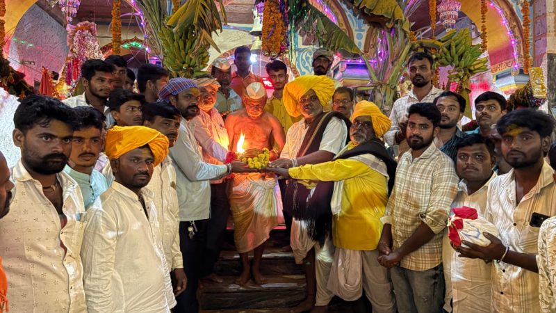 devotee pays rs 5 71 lakh to get coconut from malingaraya gadduge