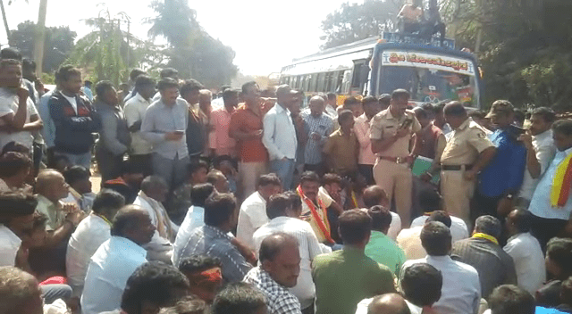 KLR MLA PROTEST 2