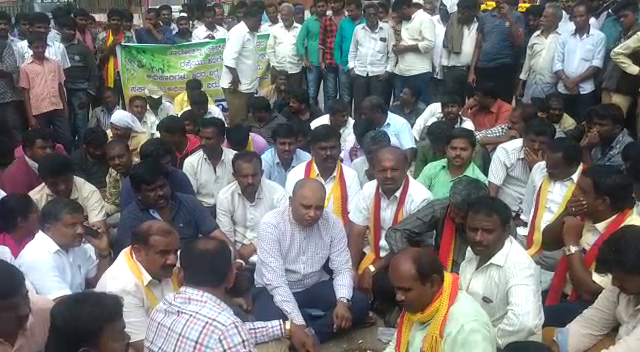 KLR MLA PROTEST 3