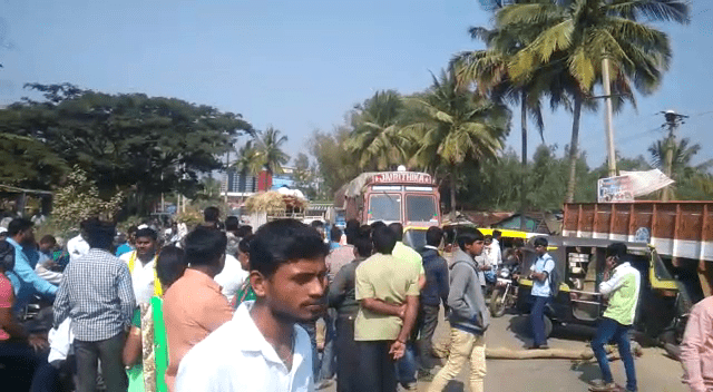 KLR MLA PROTEST 5