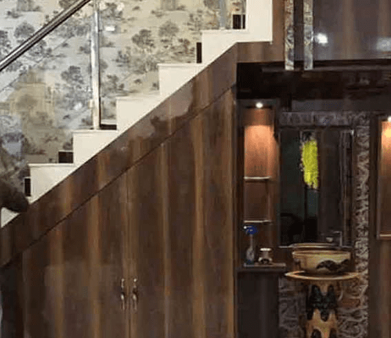 bar dancer house 4