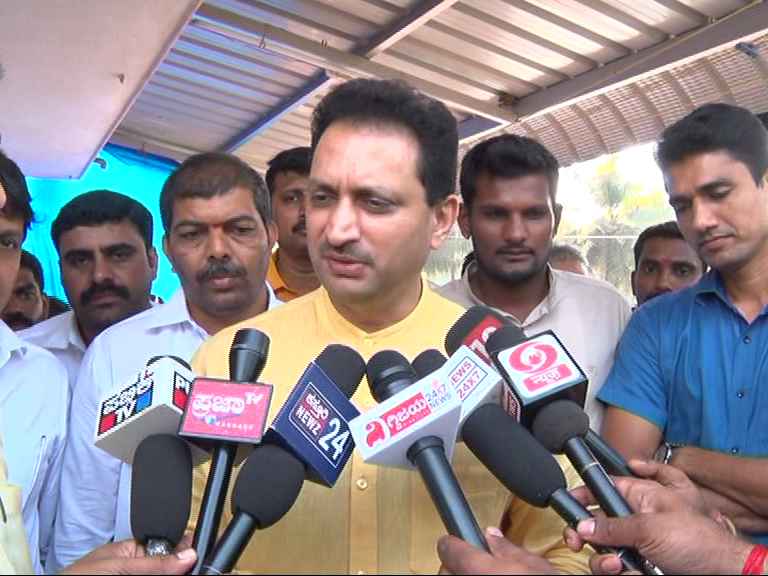 mng ananth kumar hegde visit depak home 2