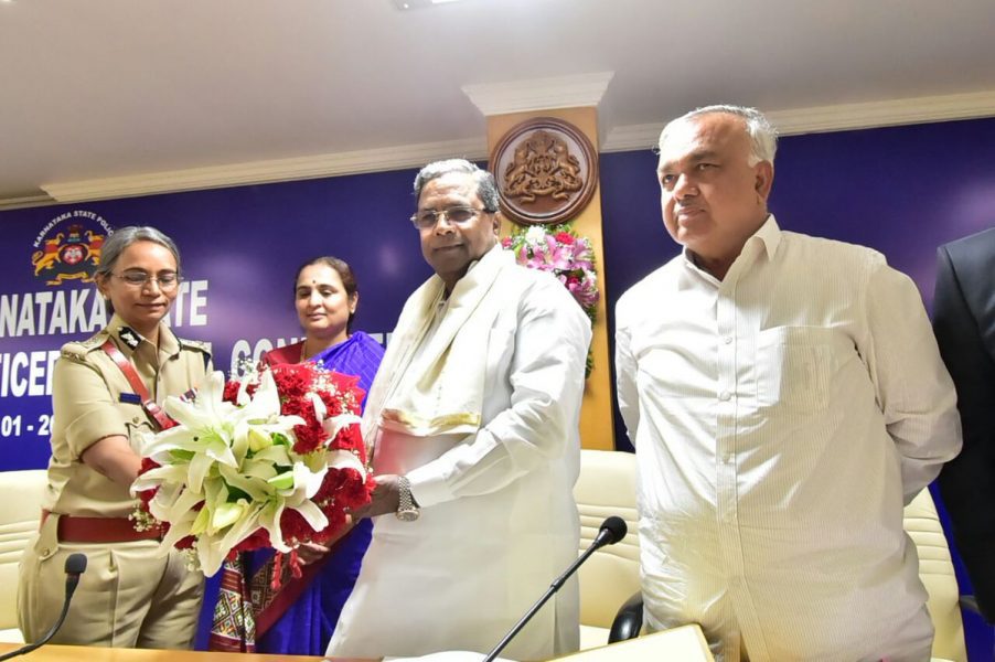 siddaramaiah with police 2
