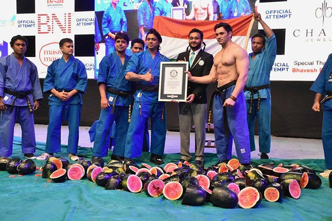 Most watermelons chopped on the stomach in one minute certificate presentation tcm25 511838
