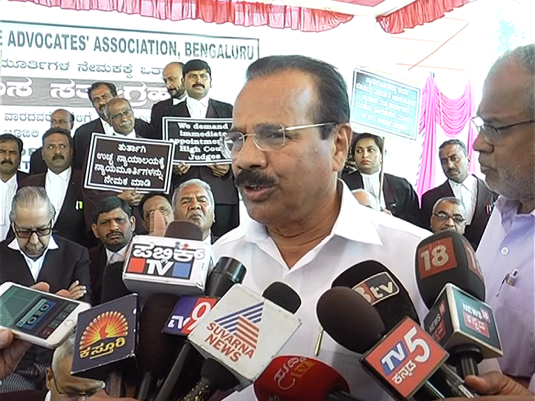 high court protest main 3