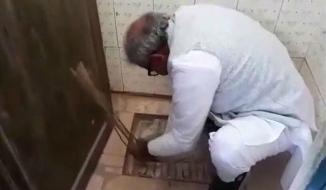 mp lawmaker cleans toilet