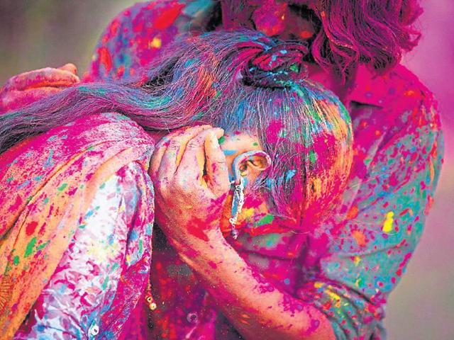 holi