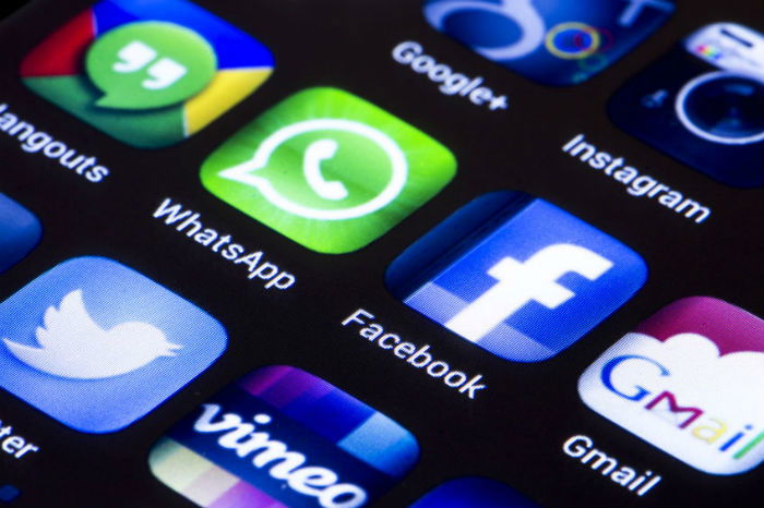WhatsApp Facebook Instagram Twitter