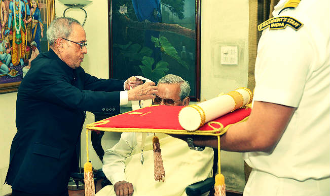 atal bihari vajpayee with pranab mukherjee 023