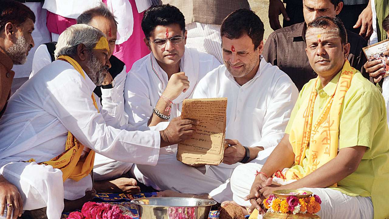 758956 rahul gandhi at savitri ghat in pushkar