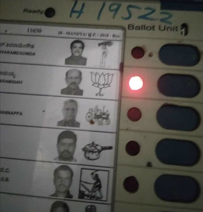 MND VOTING PHOTO AV