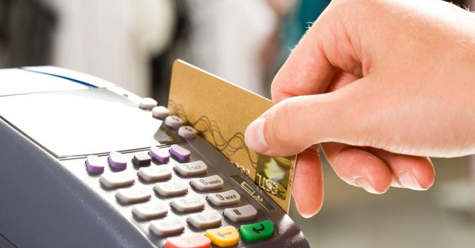 midia indoor cartao pagamento compra economia consumidor credito debito financa loja varejo transacao dinheiro