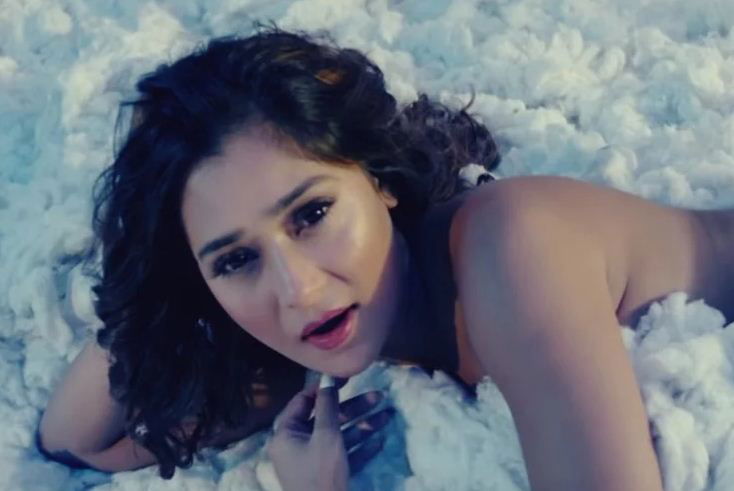 sara khan 3