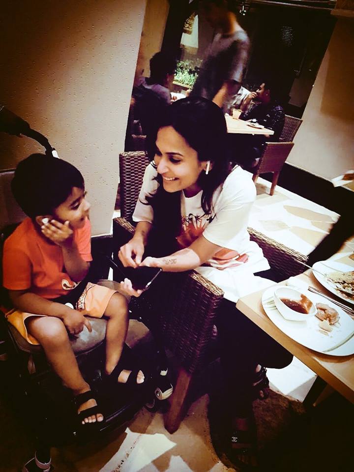 soundarya rajnikanth with son