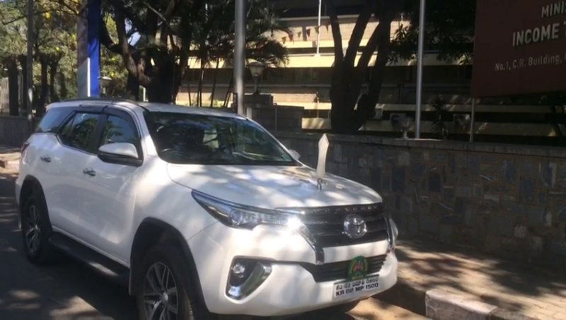 DK SHIVAKUMAR CAR
