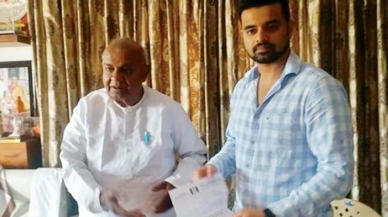 devegowda with prajwal revanna