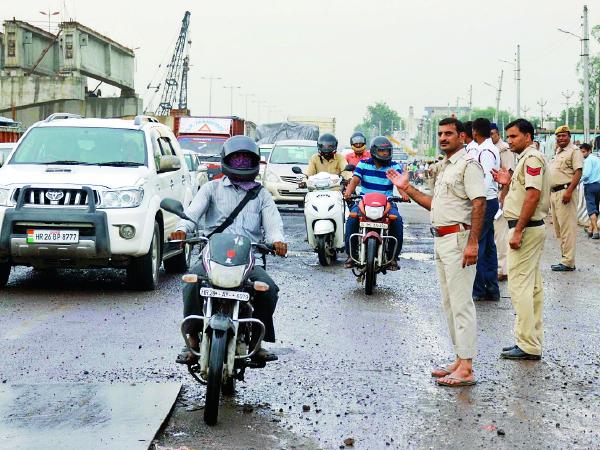 1552047088 Gurugram traffic police