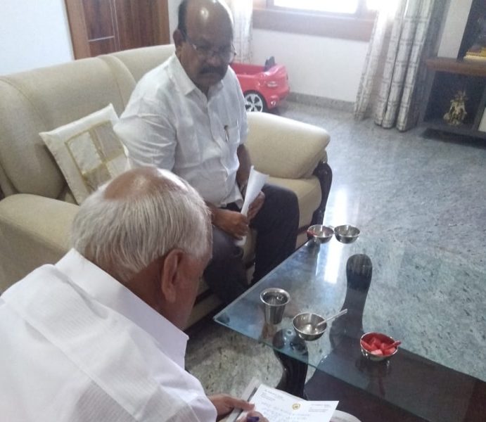 KLR UMESH JADAVA MEET SPEKAR AV 11 e1551691876351