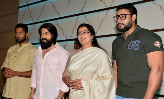 Yash Sumalatha Darshan DH 1553600402