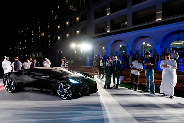 Ronaldo car bugati 3