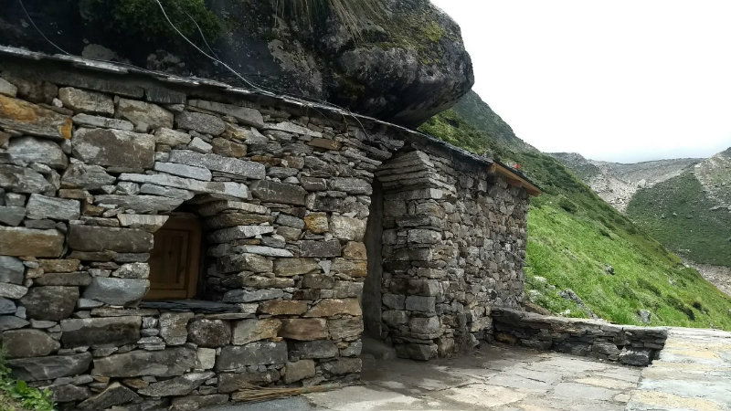 modi kedarnath cave