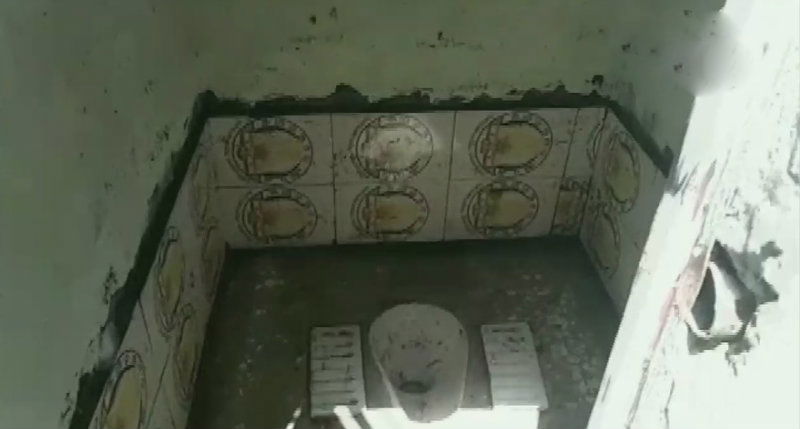 swatch barath toilet 1