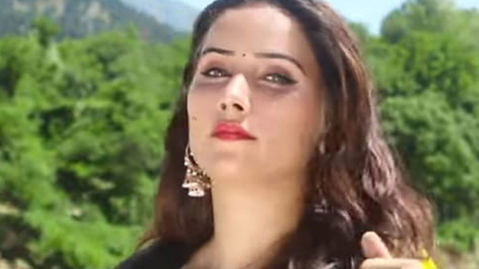 815419 pakistani singer sana