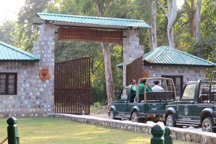 kw 090817 Tourists going for a jeep safari at Rajaji National Park