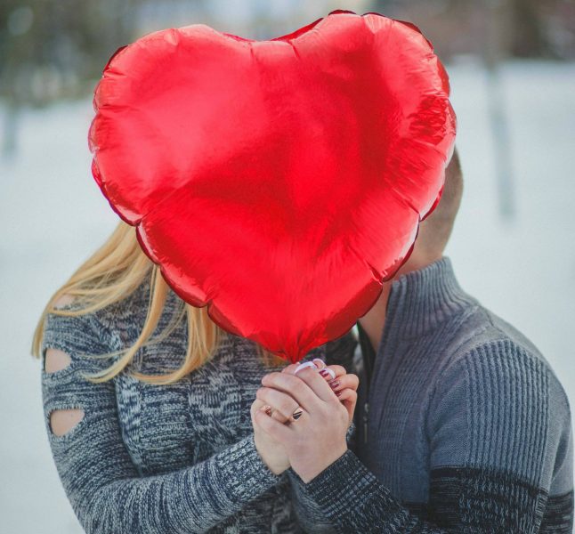 KISSING 3