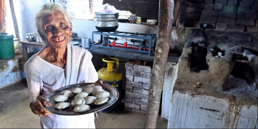 80 Year Old Woman Selling One Rupee Idli