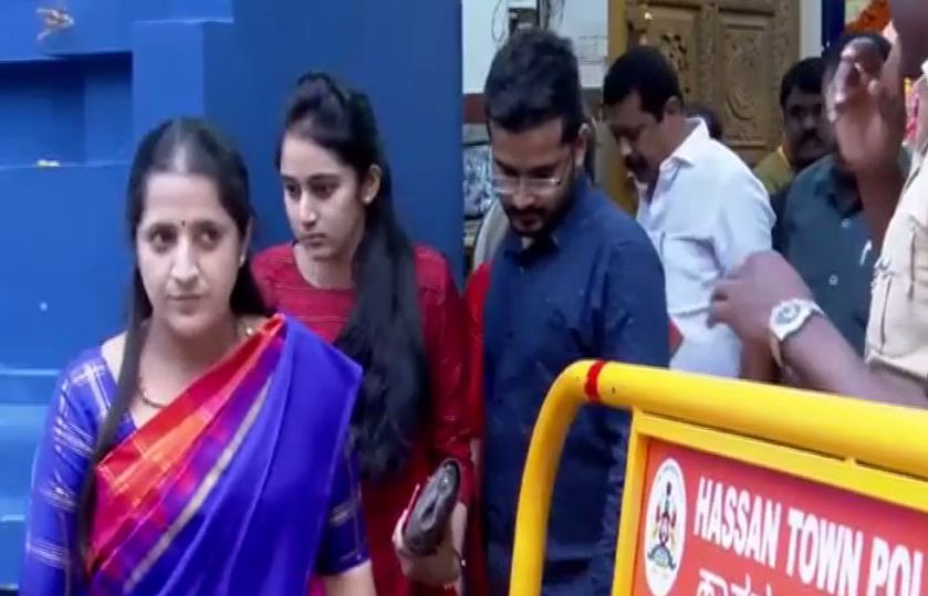 DK Shivakumar Daughter 1