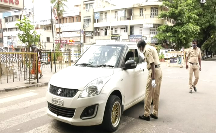 Bengaluru Lockdown Police 11