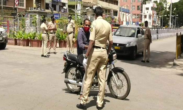 Bengaluru Lockdown Police 12