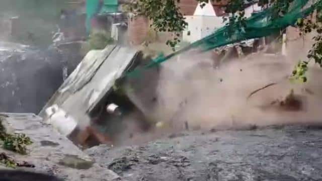 Delhi road rain