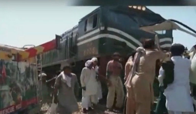 Pakistan Bus Train 2