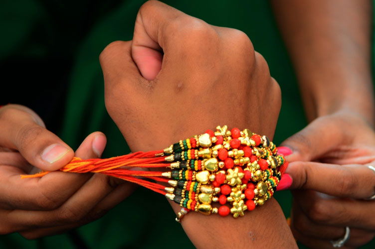 rakhi 3