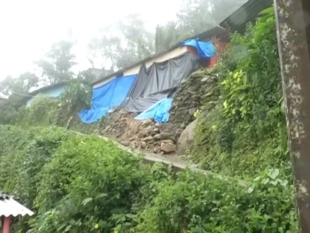 MDK LAND SLIDE BHEETI 3 medium