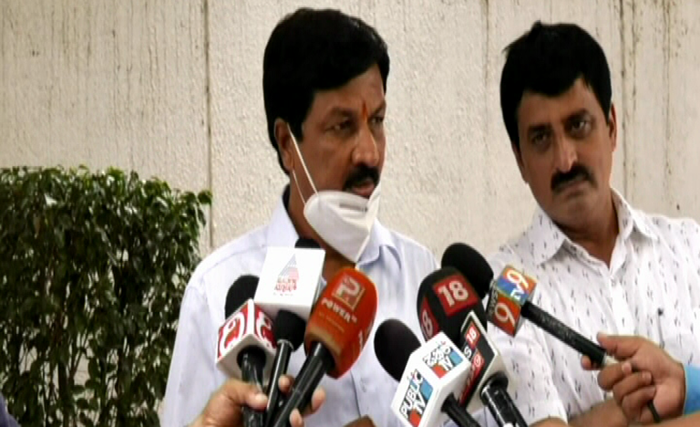 Ramesh Jarkiholi CP Yogeshwar medium
