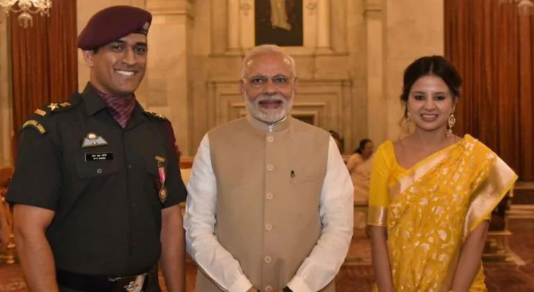 dhoni modi medium
