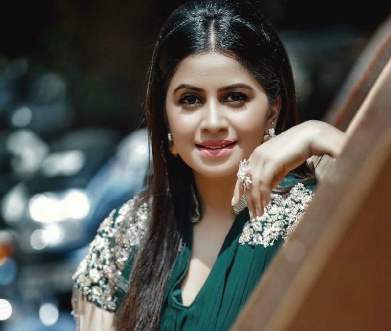 anchor anushreeofficial