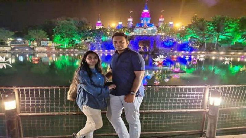 Mumbai Couple b