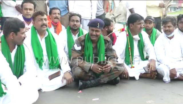 Hubballi Army Man supports Bharat bandh 1