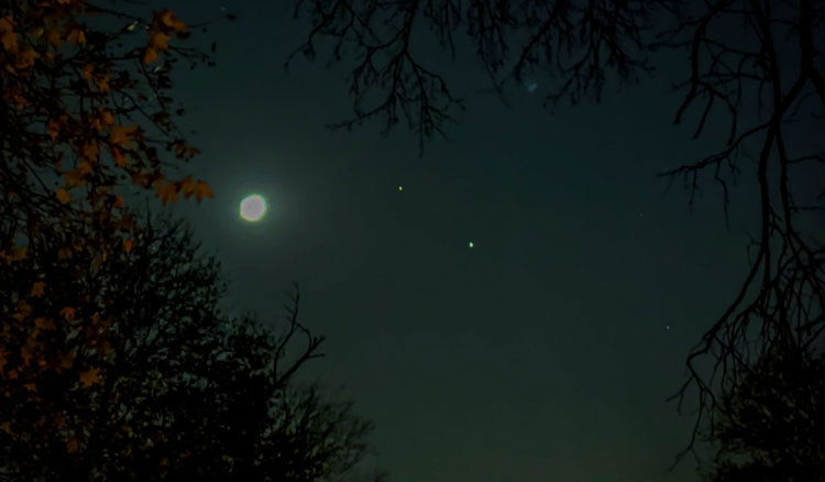 Watch the Great Conjunction of Jupiter and Saturn this Holiday Season 1