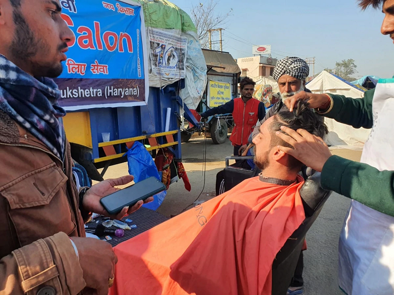 farmers protest singhu border delhi saloon 2