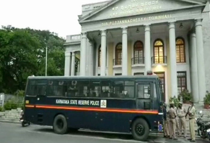 karnataka bandh 1 town hall