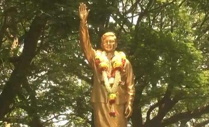 RAJ STATUE