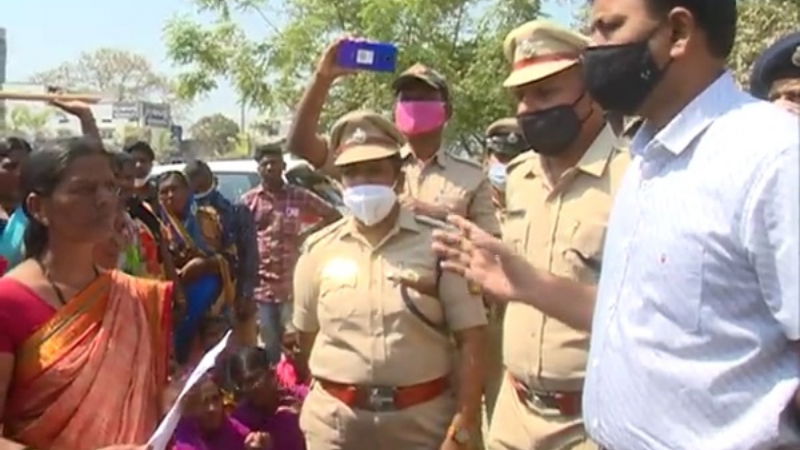 Raichur Liquor sales protest