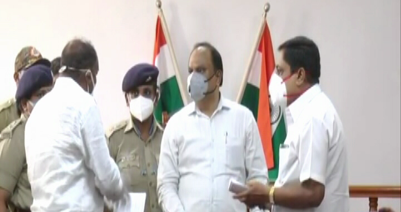 MLA Narendra And Puttarangashetty 3